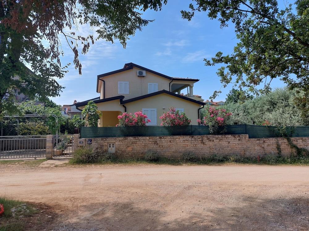 Holiday House With Pool Villa Seabird