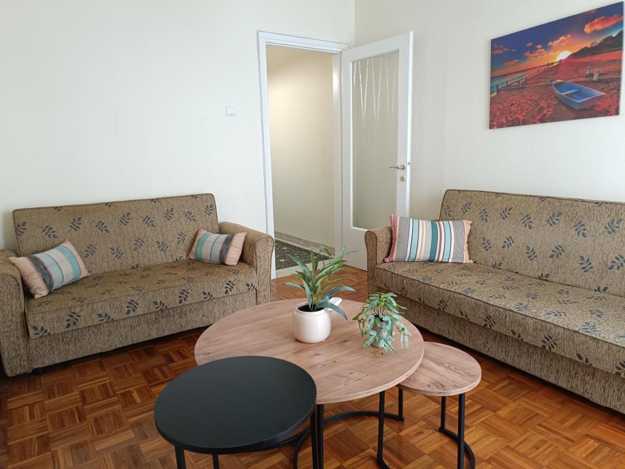 Dimi's Central Apartment