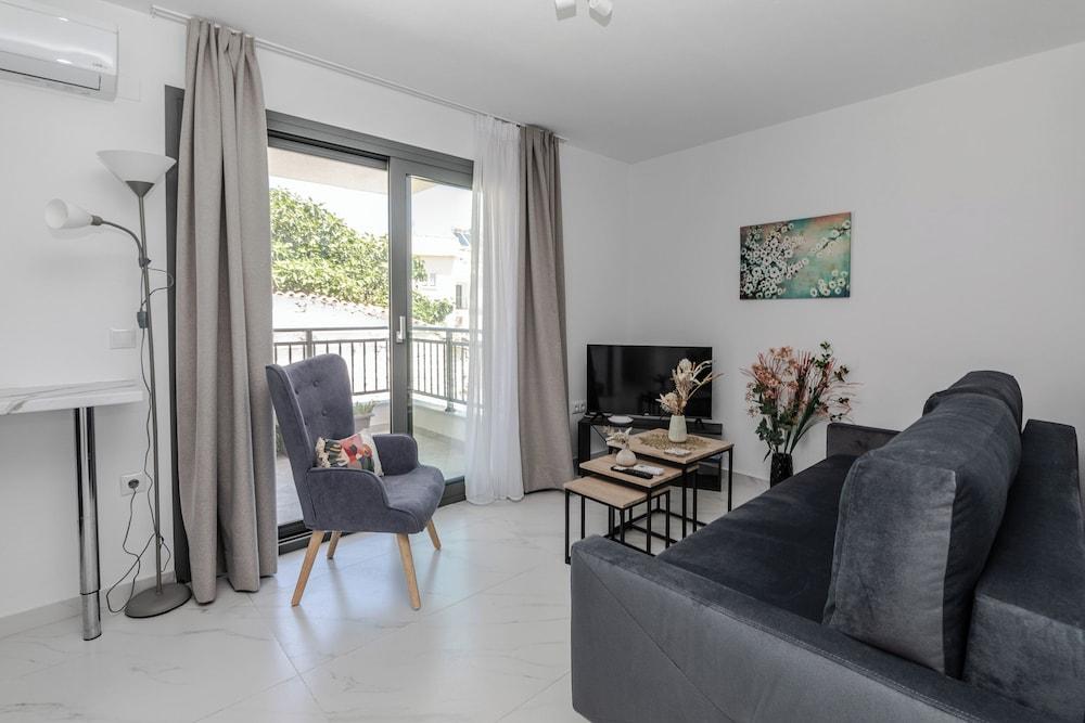 Phaedrus Living: Skiathos Luxury Residences Blu