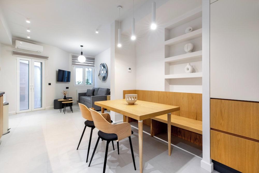 Plaka Clio Apartment by A & A Residencies