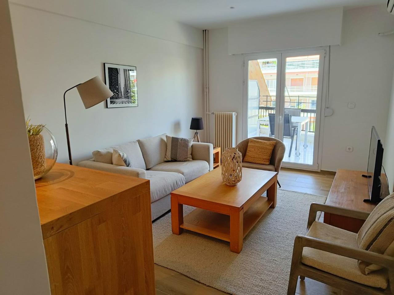 Elegant Renovated 1-bedroom Flat With Park View