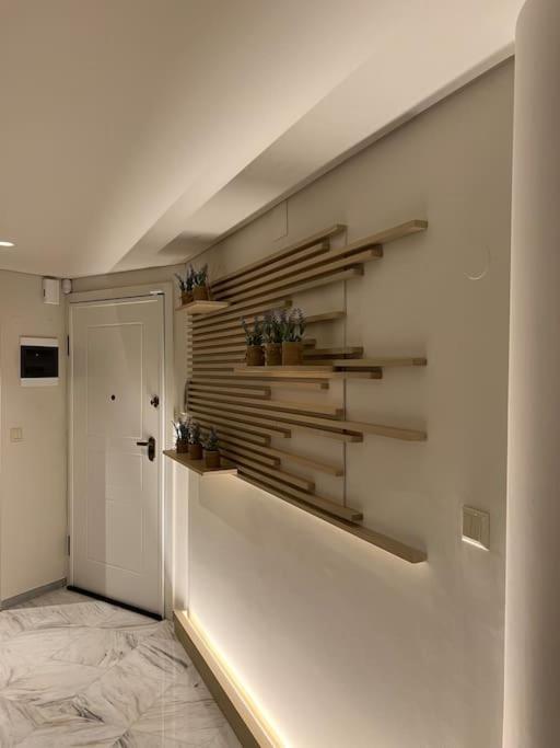 Suite 305