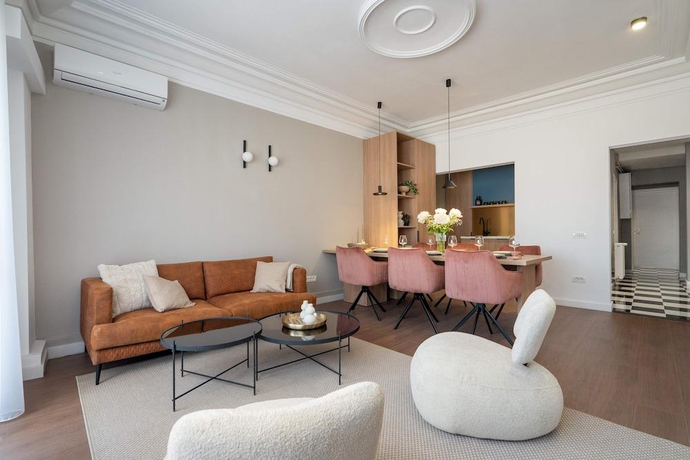 Spacious 3br by Cismigiu Gardens