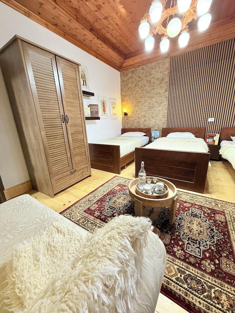 Old Town Guesthouse Guri