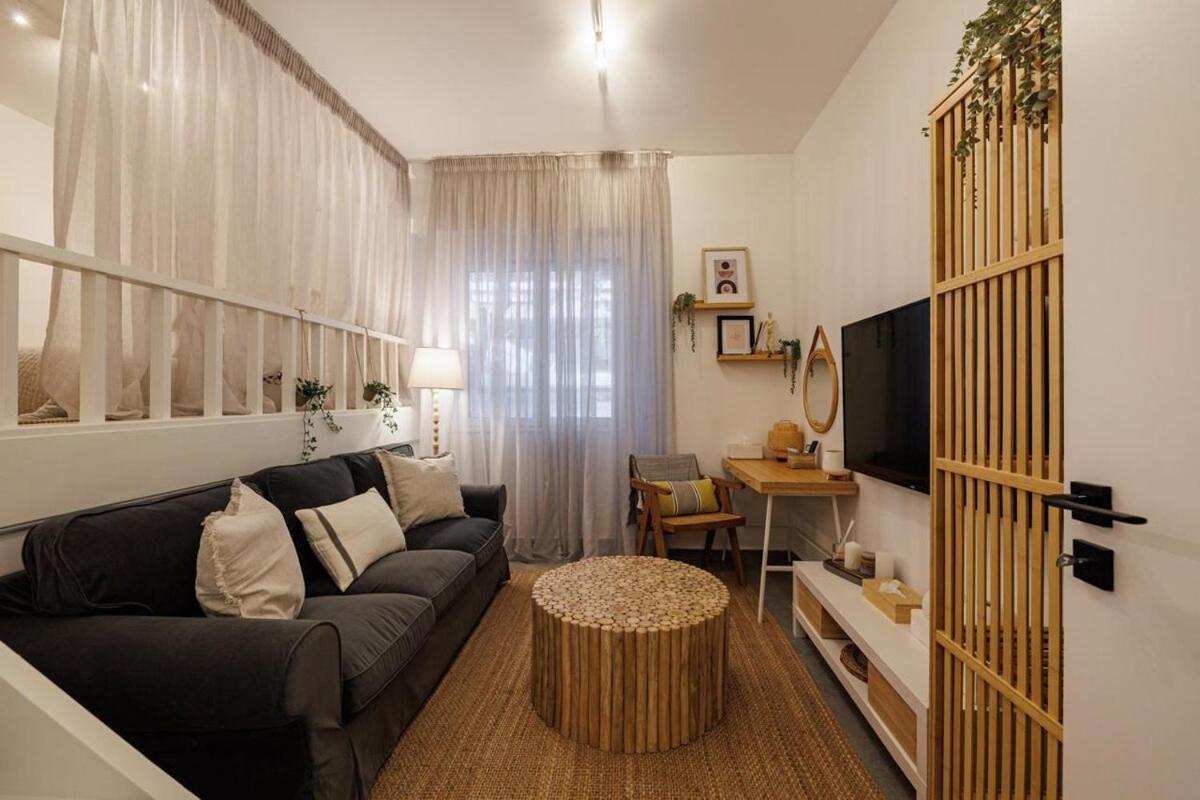 Sunlit Homie Flat At Arrianou!