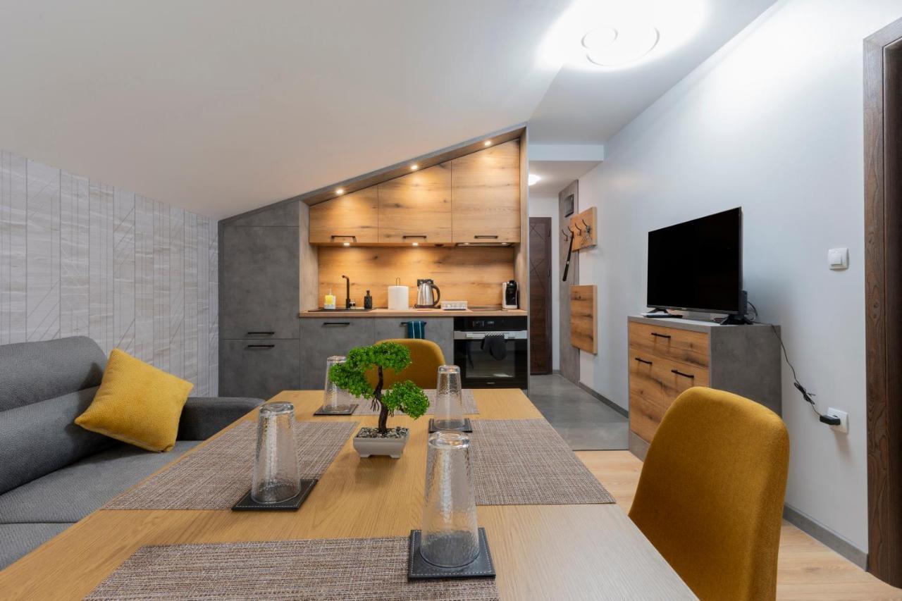 Urban Five #5 Stylish One-bedroom Apartments With Kitchen & Parking