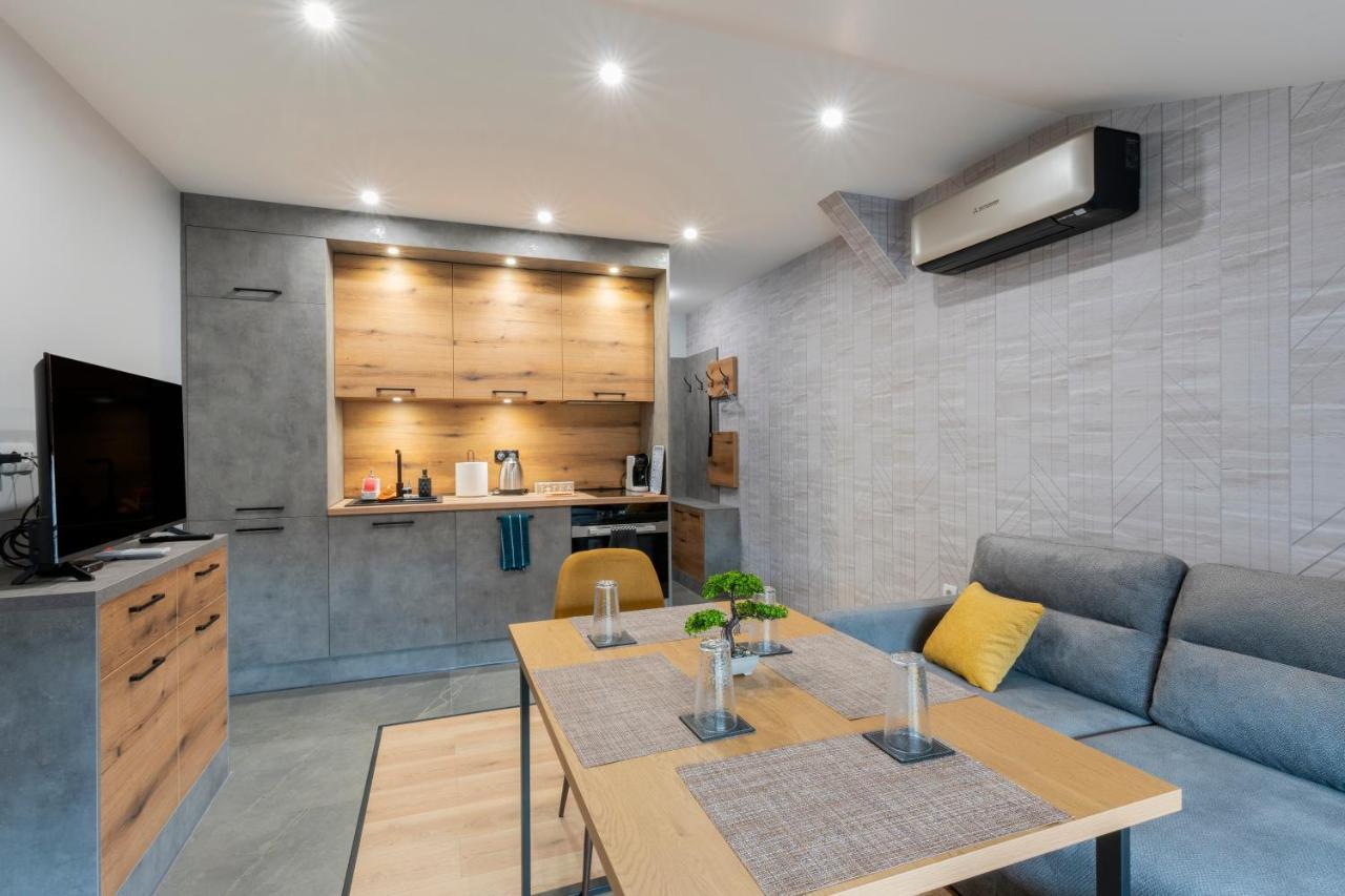 Urban Five #4 Stylish One-bedroom Apartments With Kitchen & Parking