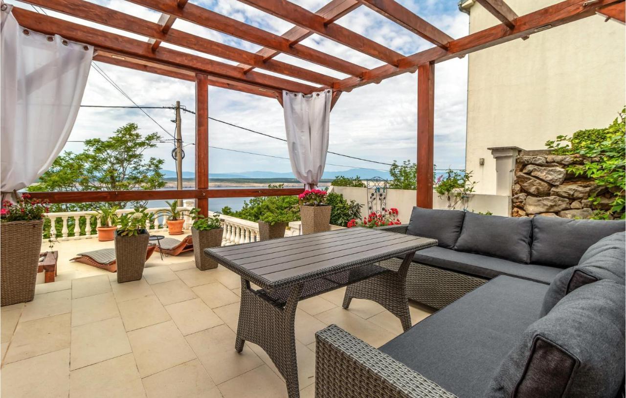 Gorgeous Apartment In Dramalj