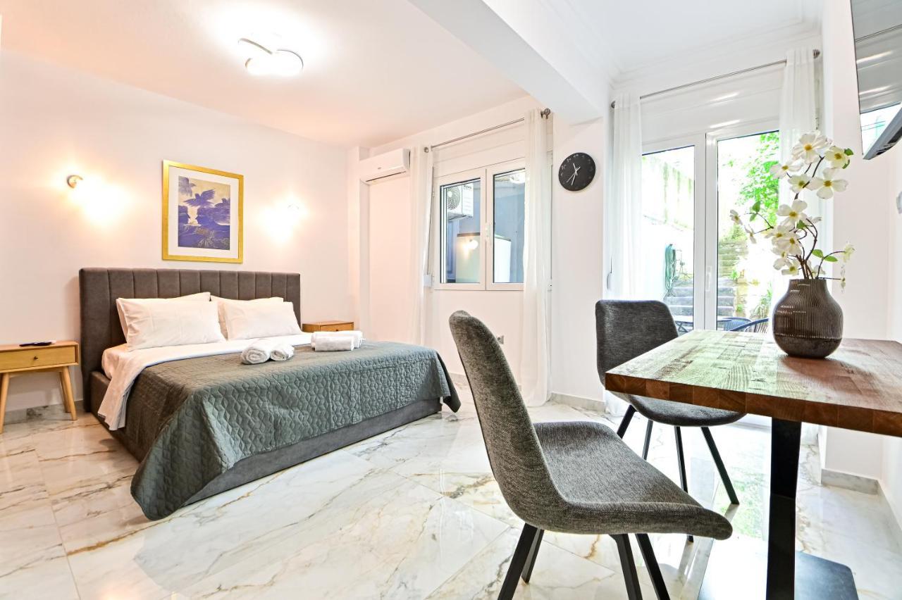 Acropolis Luxurious Apt 100 Mbps Metro Garden