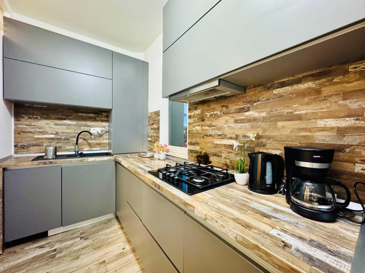 Joy City Stay Nemoianu 13a-8