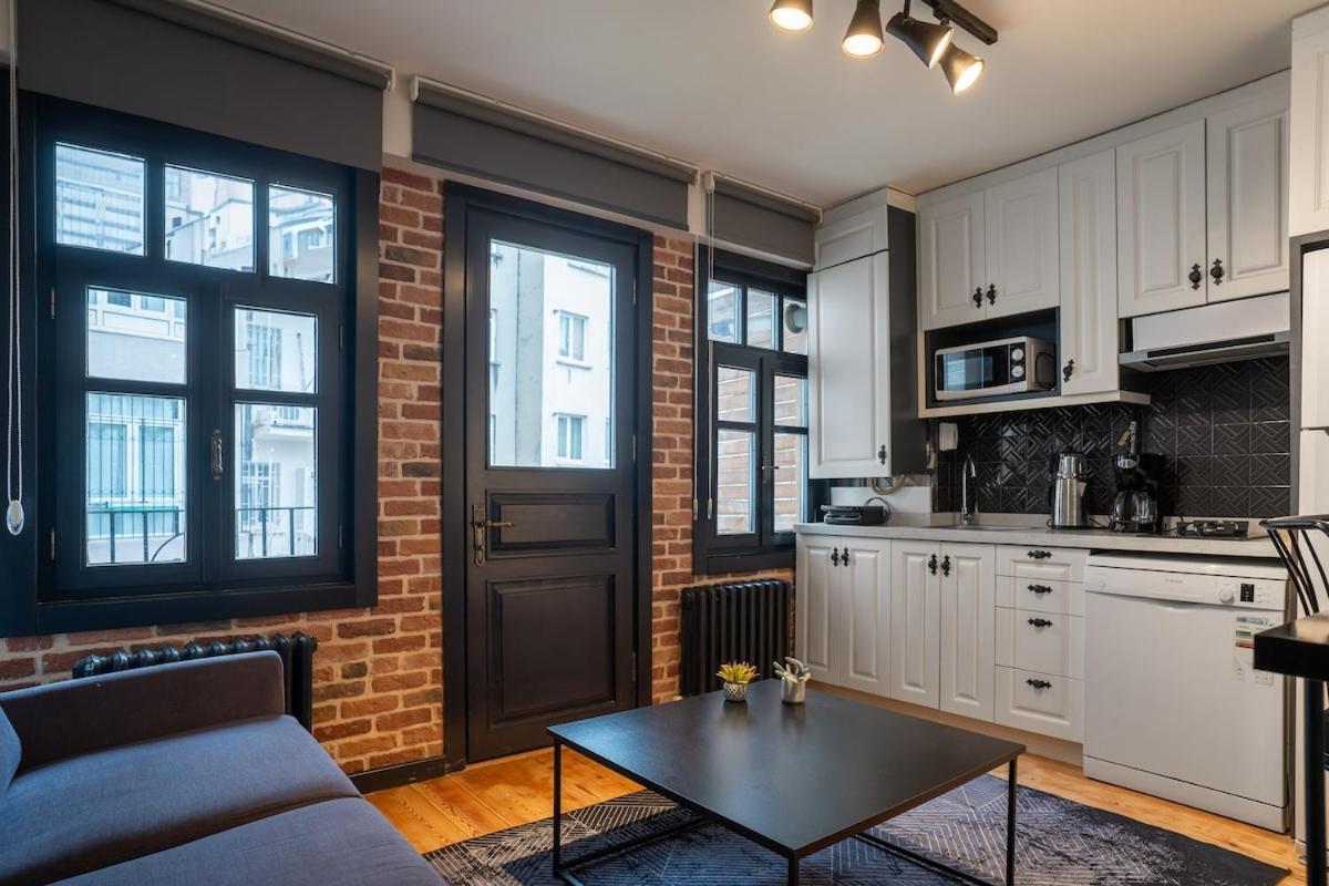Cozy & Relax 1 Br Flat With Balcony