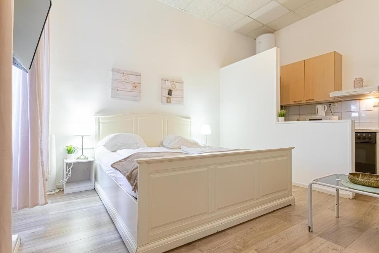Stylish Small & Cozy Apt Ideal For Longstays