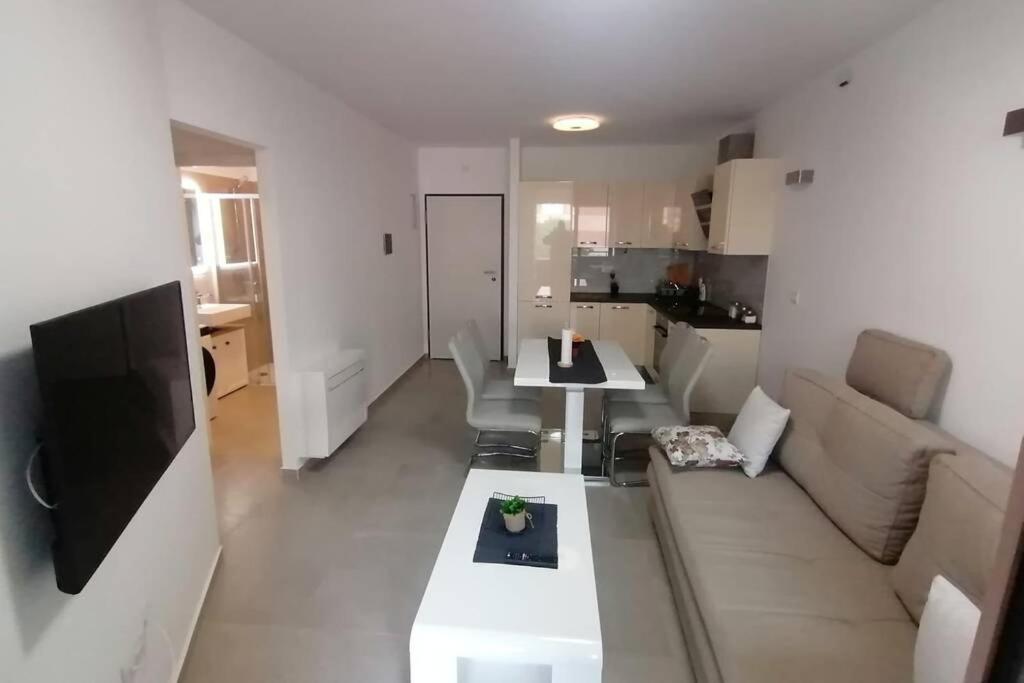 Flat Peraic Zadar