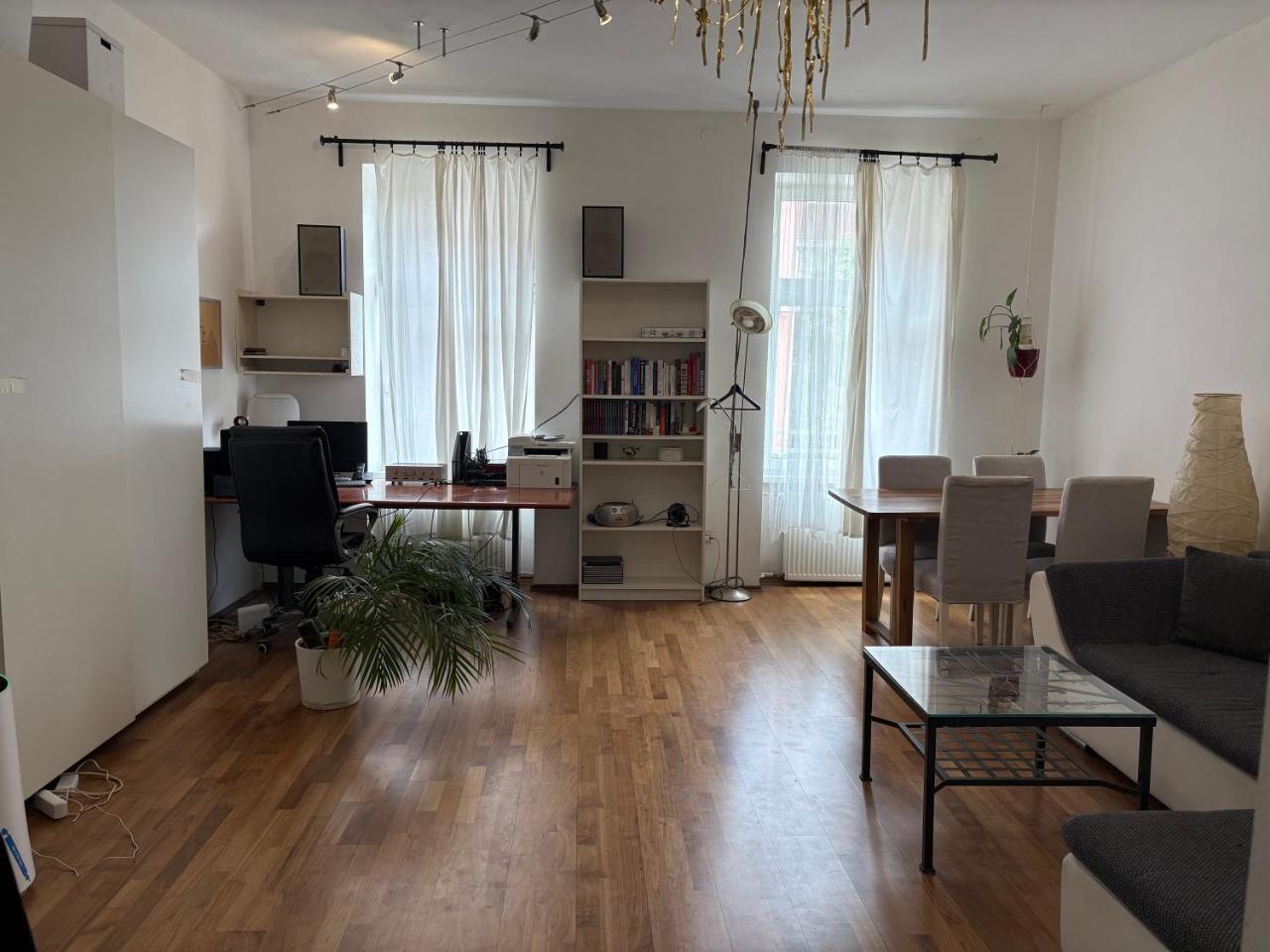 Grun, Ruhig Und Zentral, Groes Apartment Mit Grunblick