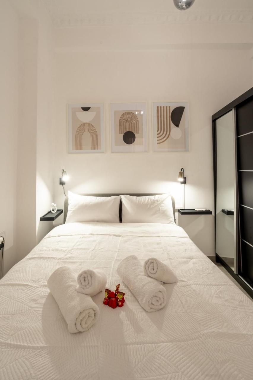 Urban Harbor Getaway