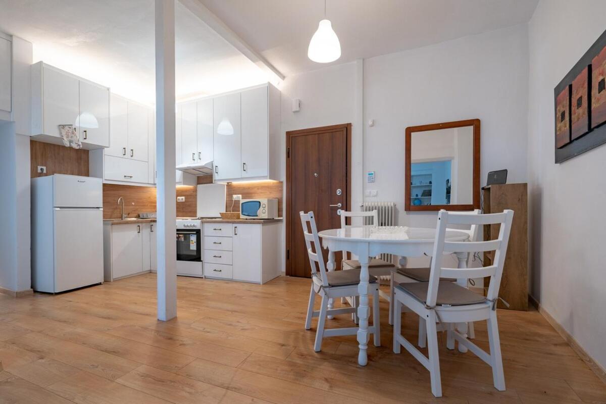 2br Stay In Vibrant Kerameikos by S