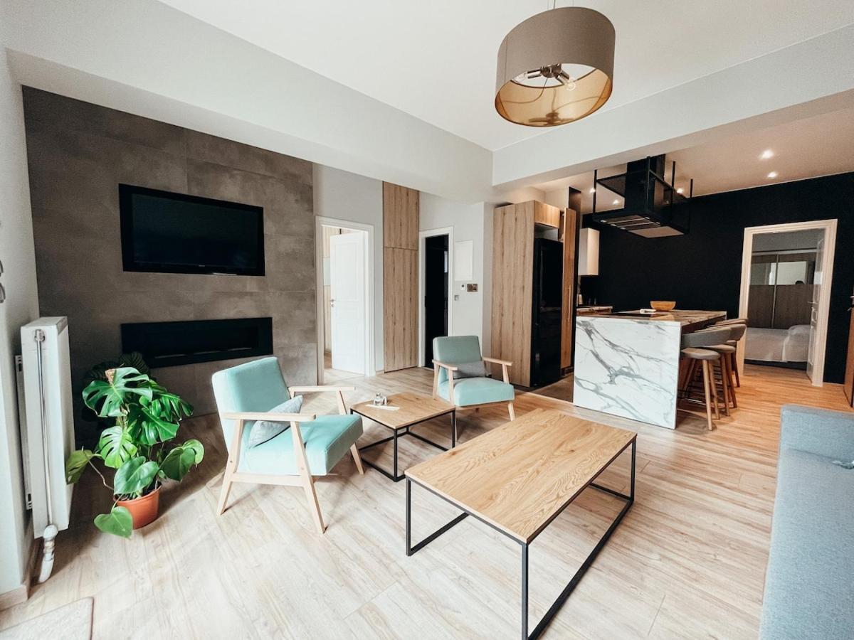 Sunlit Luxurious Flat At Pagrati!