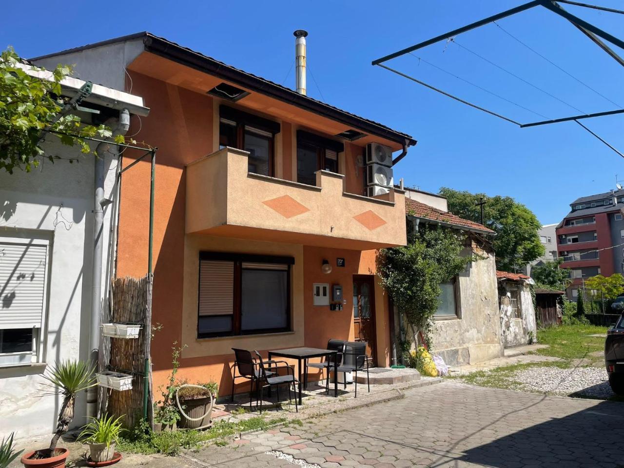 Courtyard Flats House Urban Stay