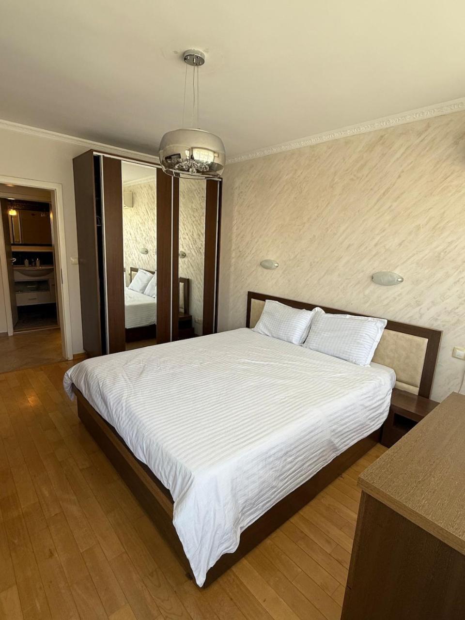 Super Central Comfy Apartment