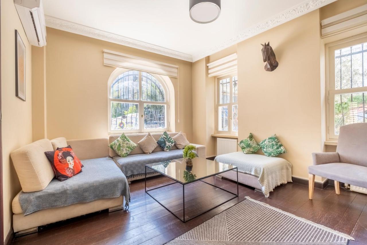 Spacious 3 Bedrooms 2 Bathrooms Central Apartment