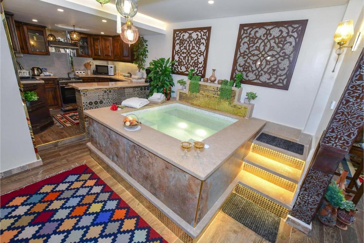 Sultana Downtown Cairo Hot Tub Retreat