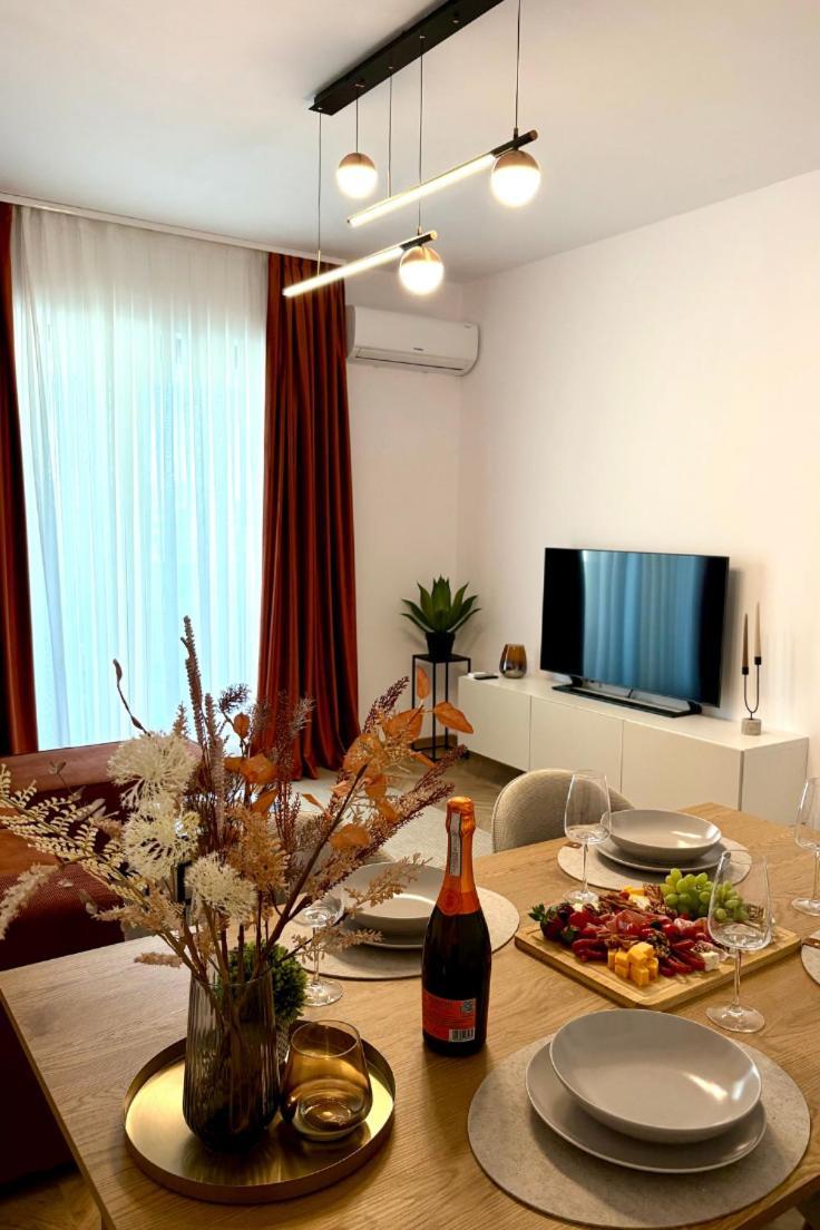 Exigent Chic Apartments