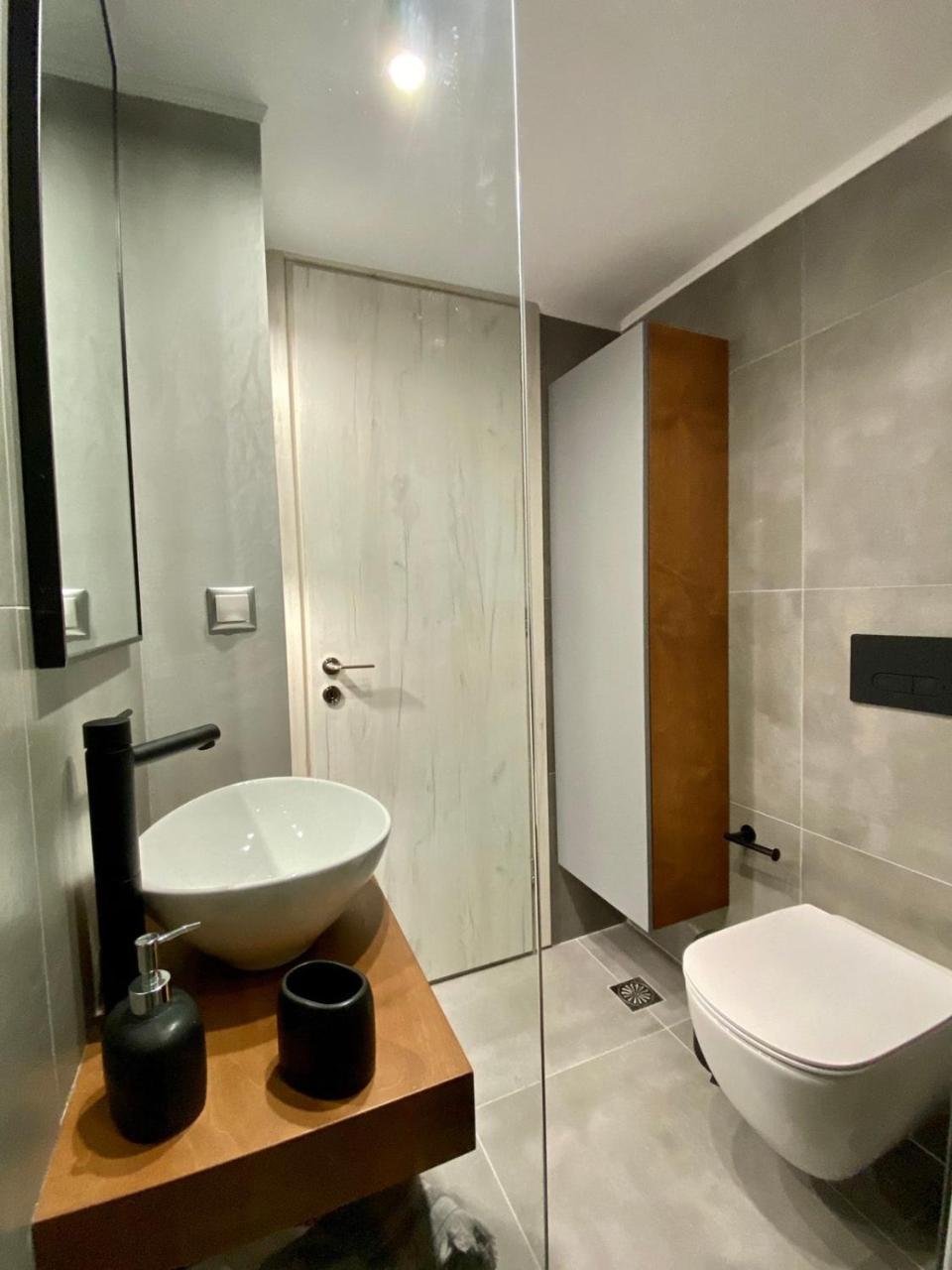 Downtown Modern Luxurious Apartment