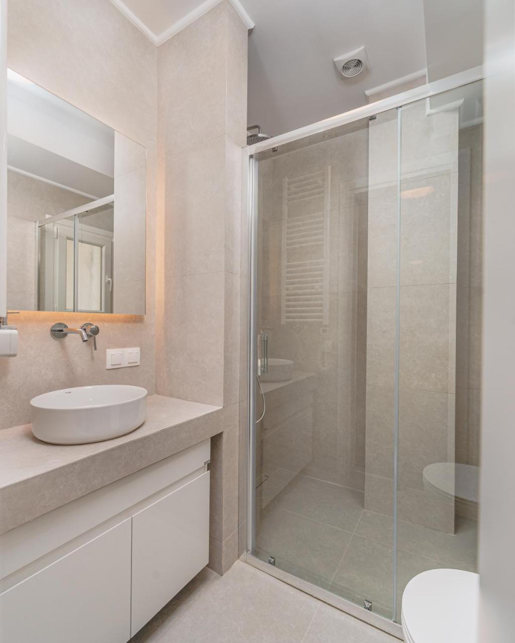 Newly Renovated Apartment Next To Piraeus Marina