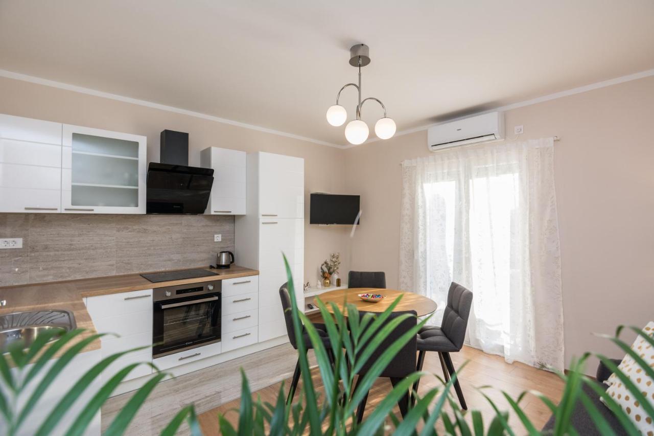 Apartments Star Free Private Parking
