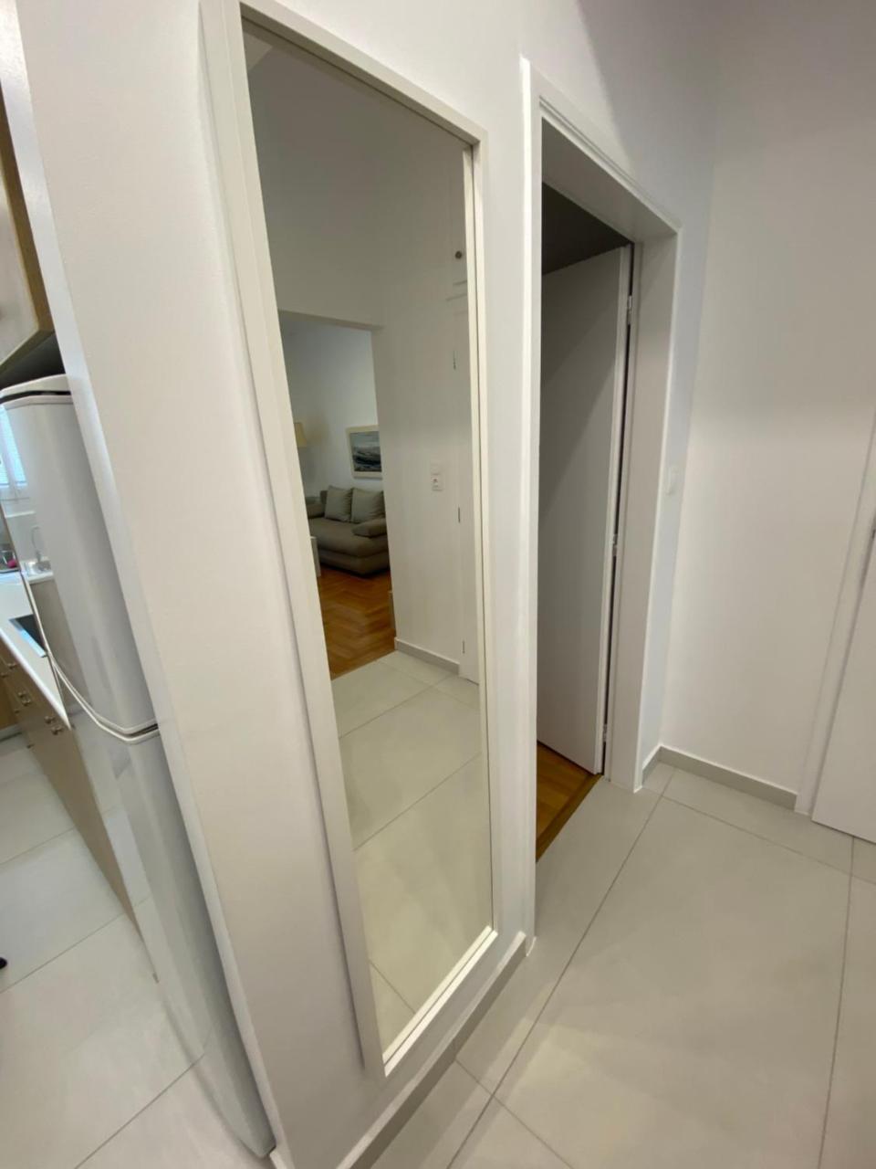 Neapoli Modern Apartment