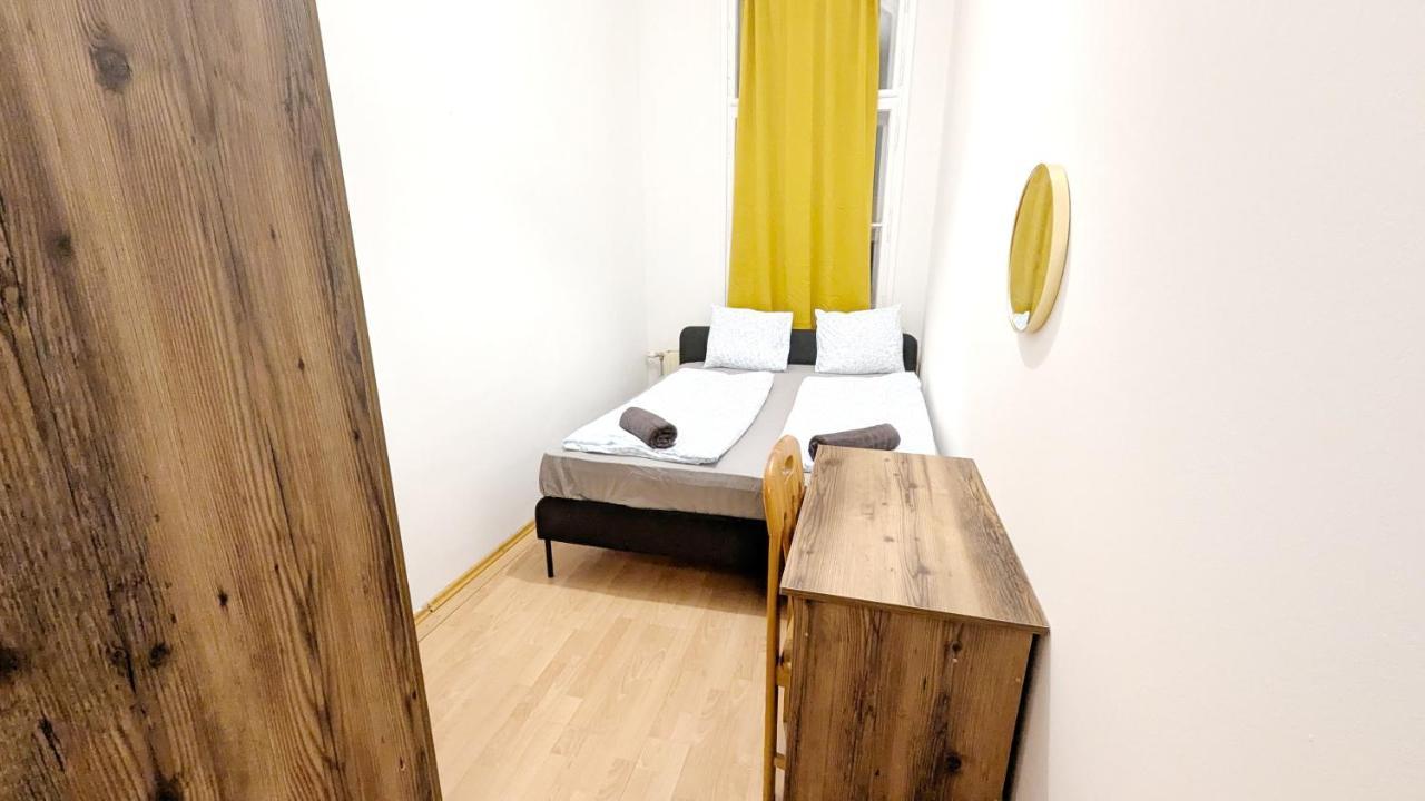 Spacious Rooms 15 Min From Airport & City Center, 5 Min From Vienna Main-bus Station Ez8
