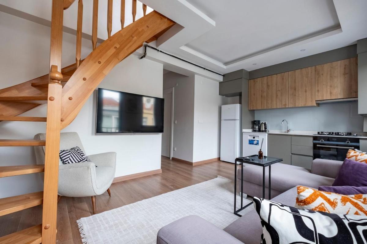Family 3-bedroom Duplex With Terrace & Elevator