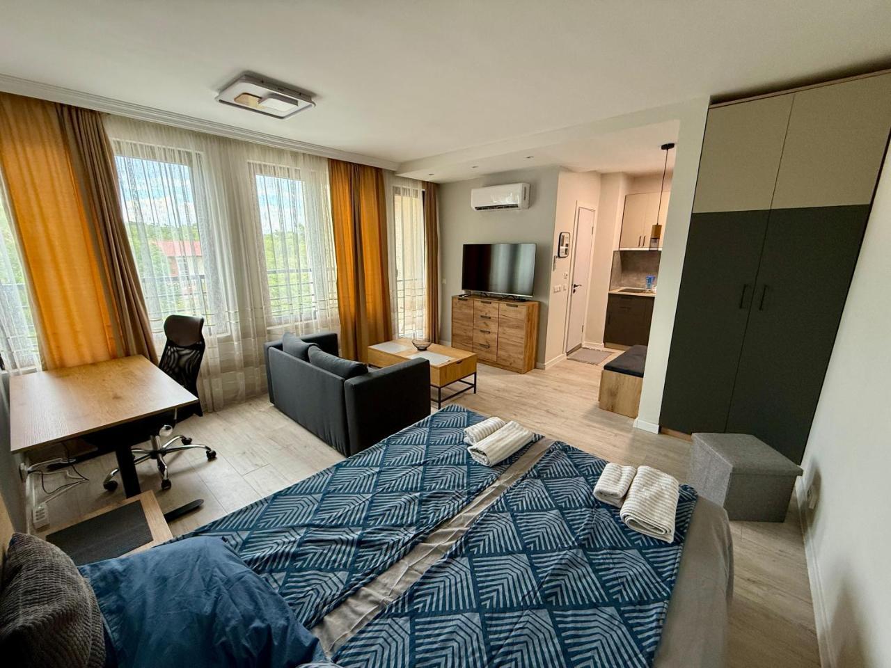 Work & Relax Studio In Green Life Beach Resort