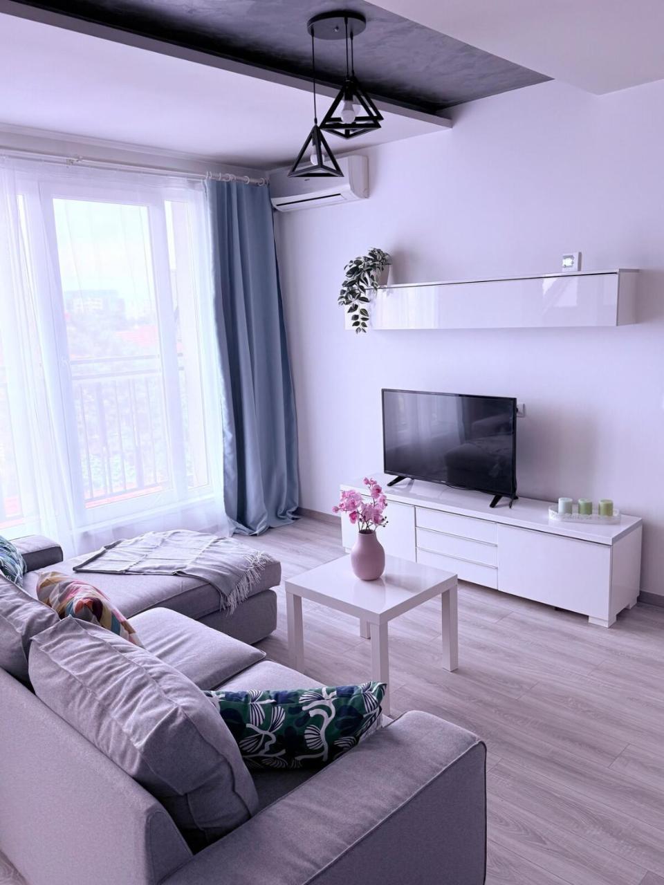 Simple & Modern, Apartament With Rating 10 Out Of 10, Wifi, Parking, Air Conditioning, Free Cancelation