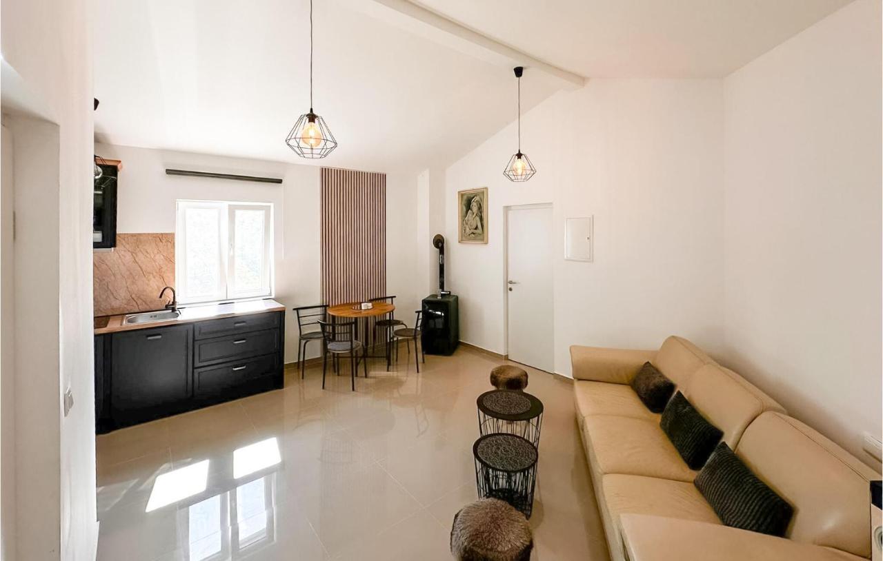 2 Bedroom Beautiful Home In Kastav