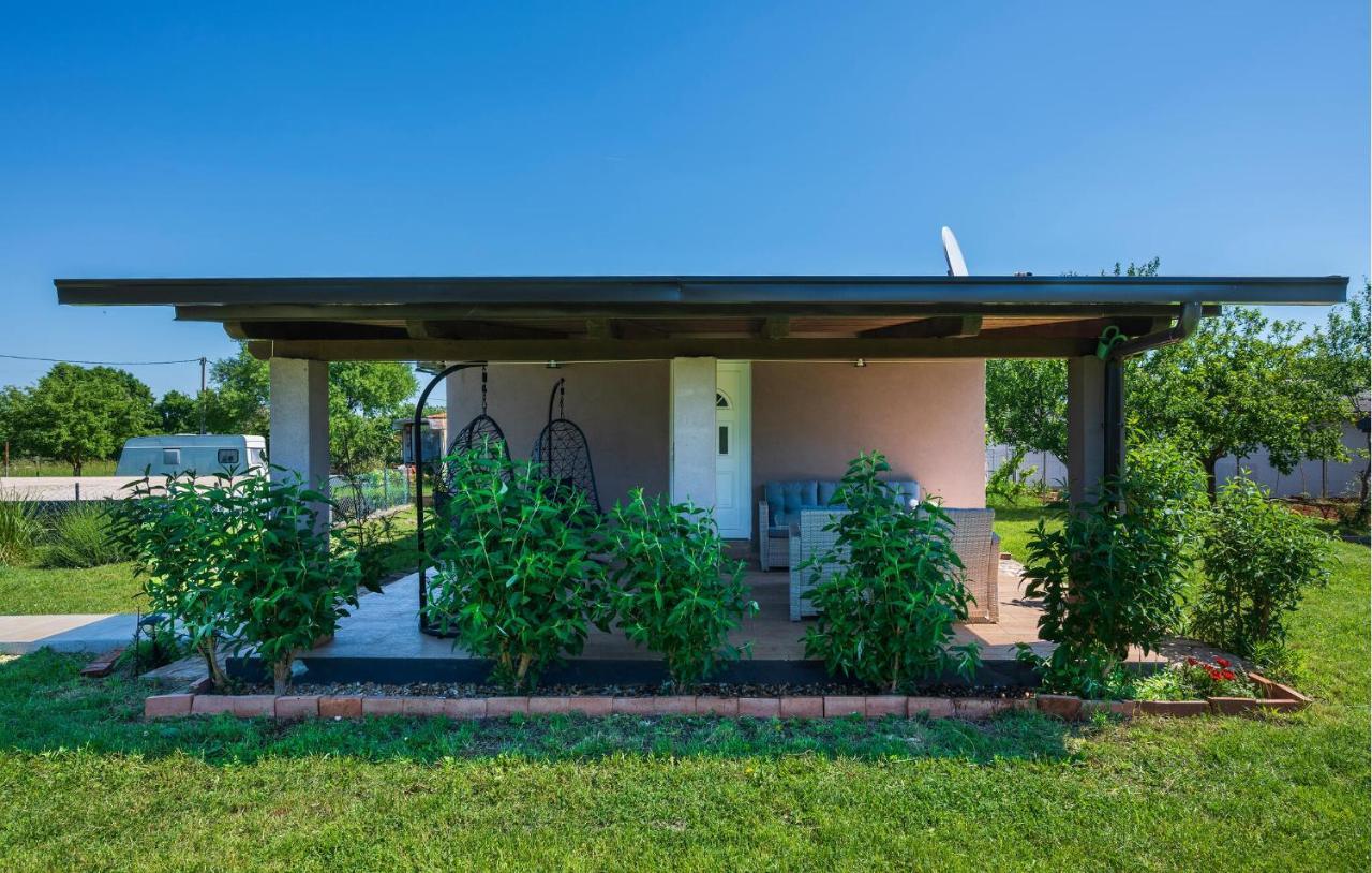 2 Bedroom Cozy Home In Pula