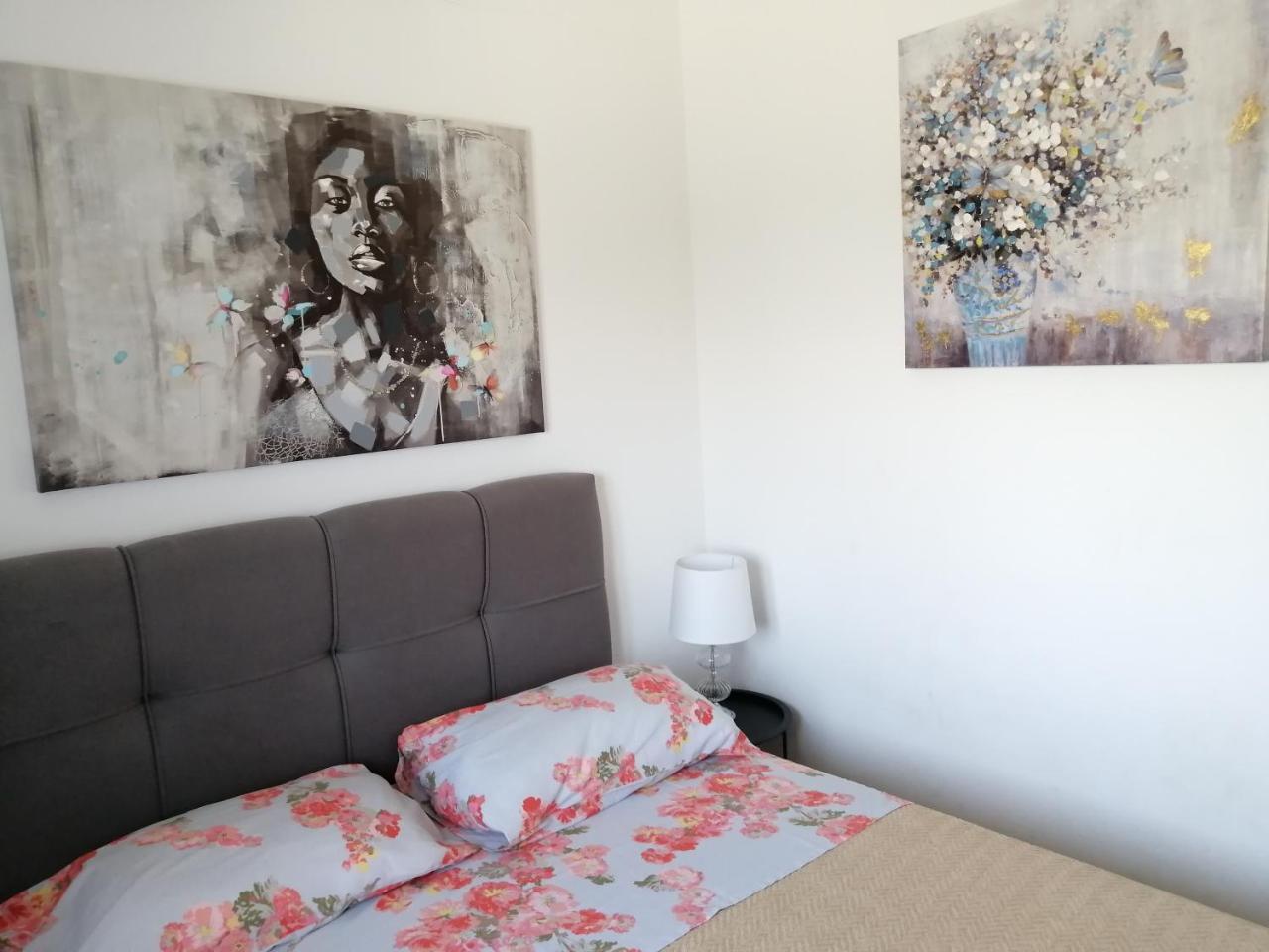 Apartment Sara Punta Skala