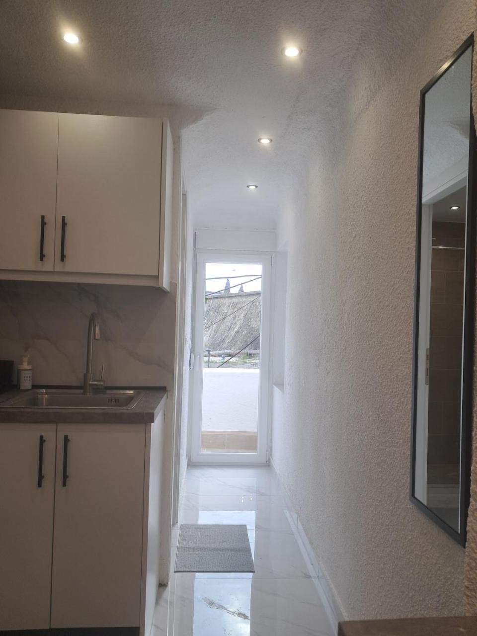 Funky, Cute Flat Close T Center