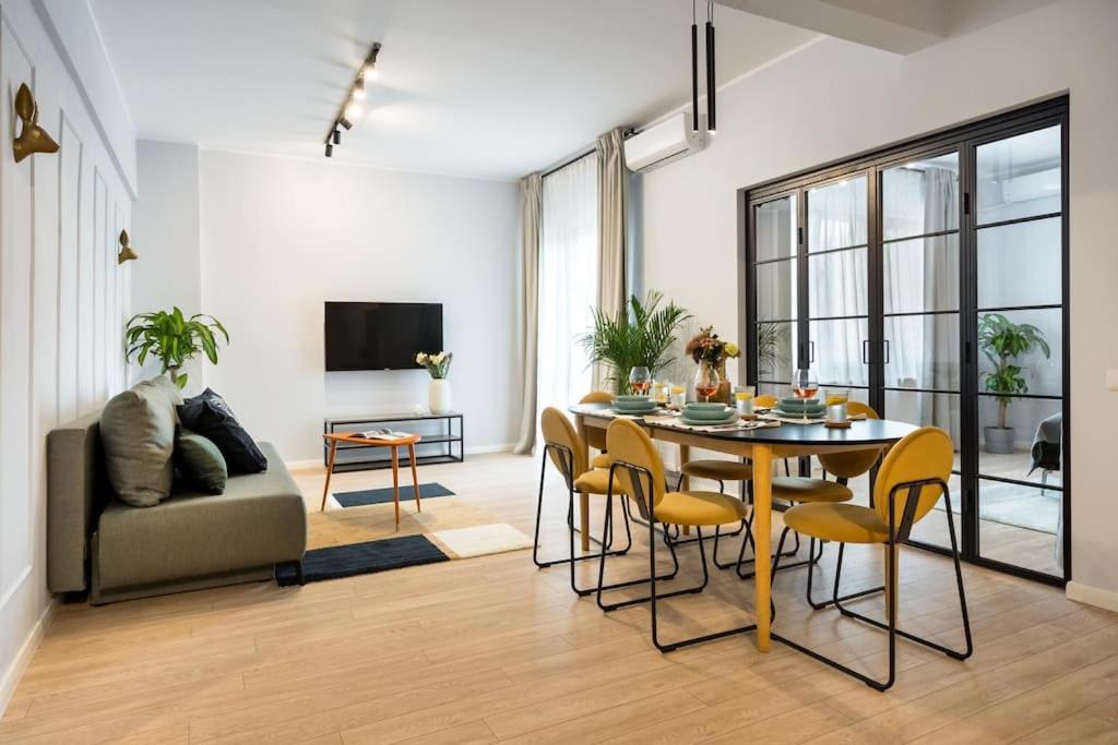 Sunny 4br Flat Top Location Charming Balcony