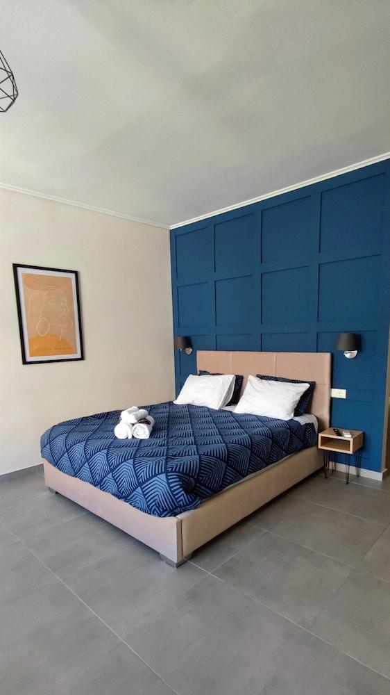 Ermou Downtown Suites by Athens Urban Retreat