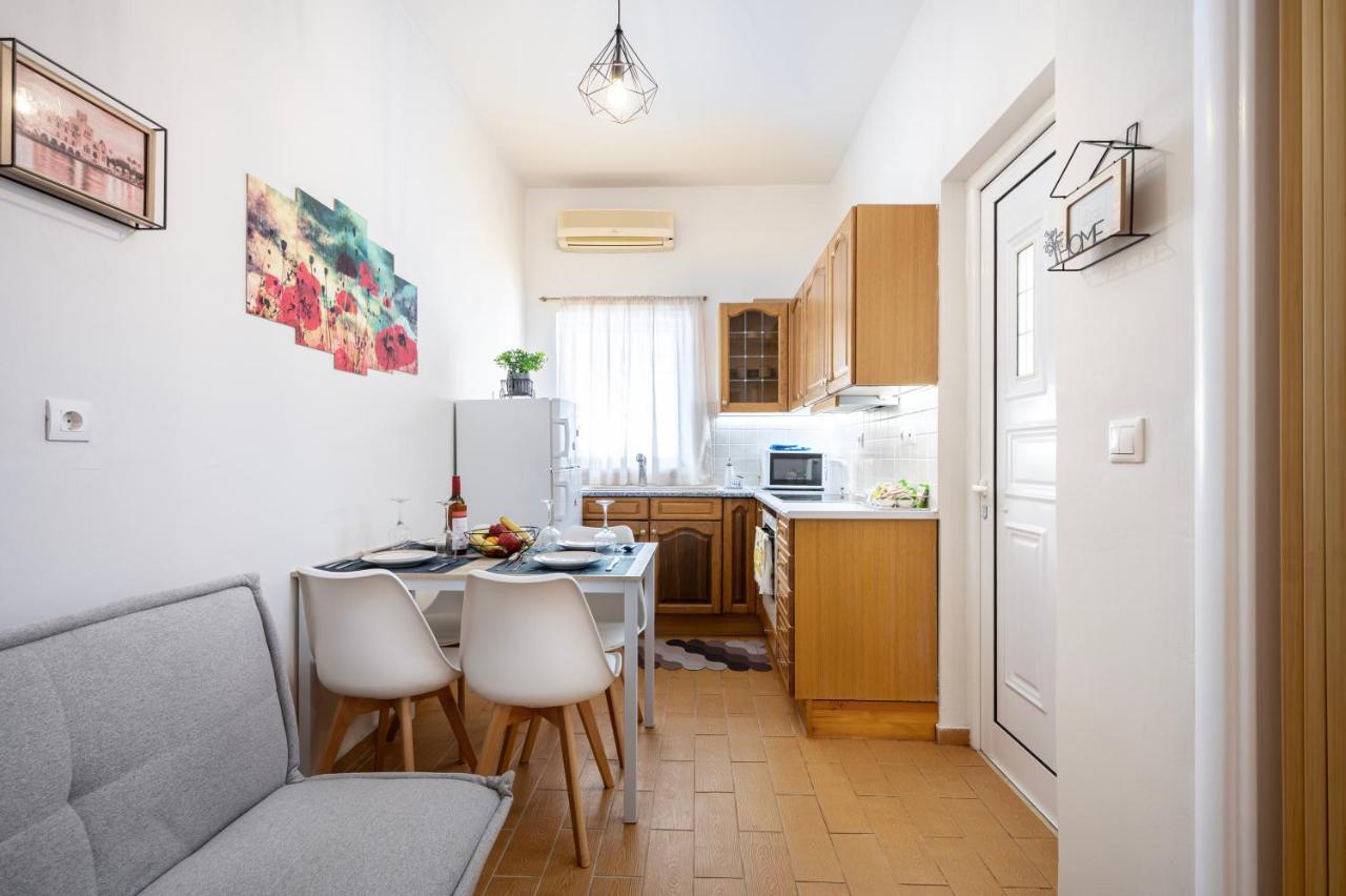 The Dockside Stay Steps Away From The Beach