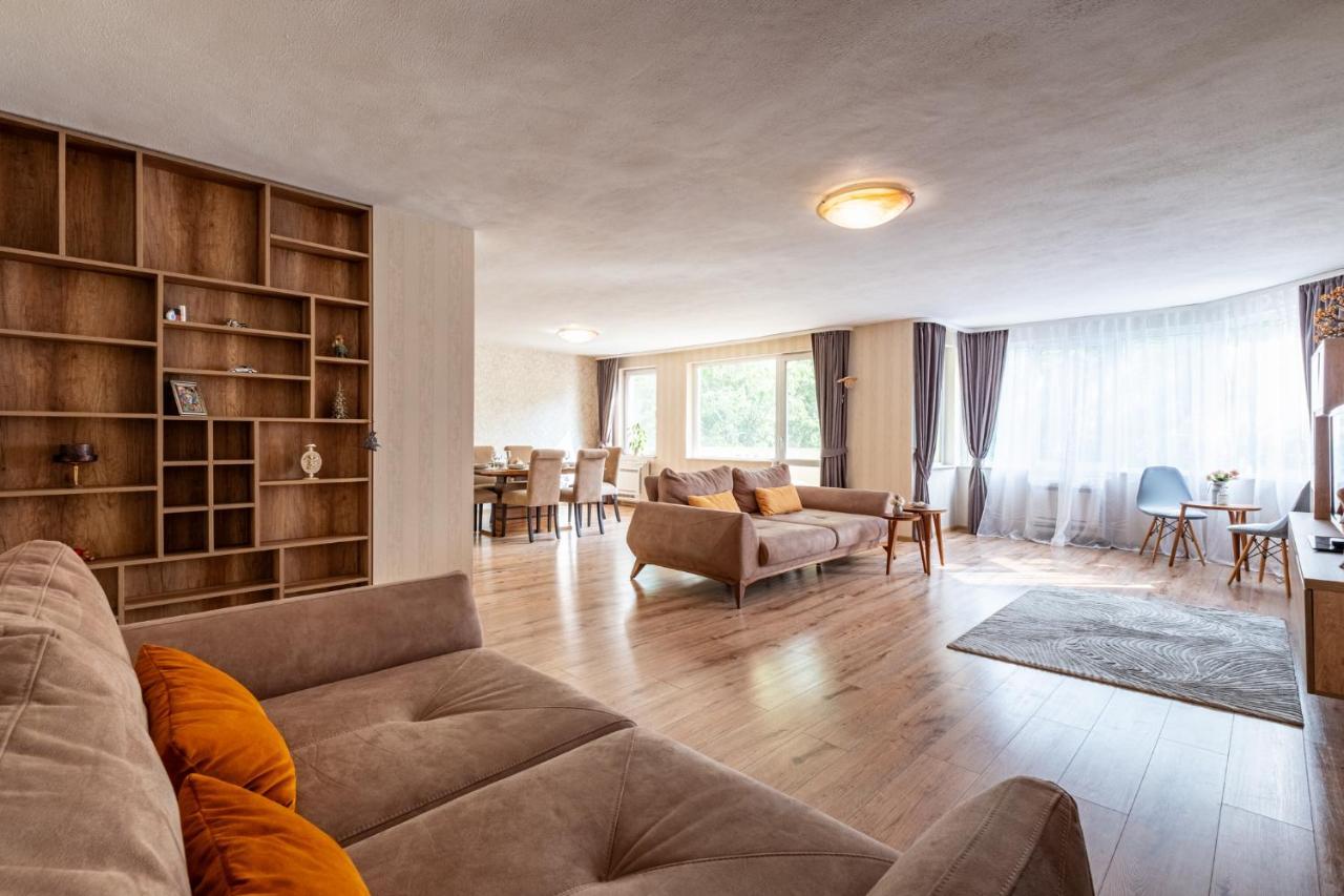 Top Location 3 Bedroom Apartment Next To The Beach