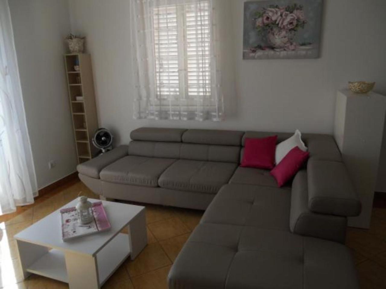 Apartments Dea & Paula Classic Two Bedroom Apartment With Terrace