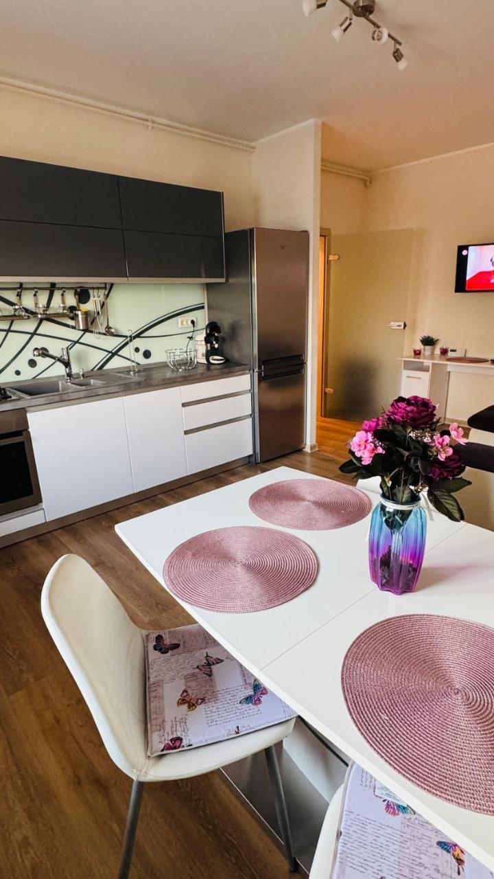 Sholiday Apartments & Parking New !!