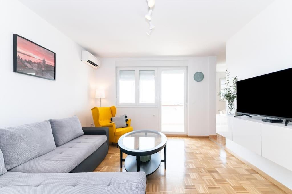 Cozy Apartment ''iskra'' 3 Bedrooms