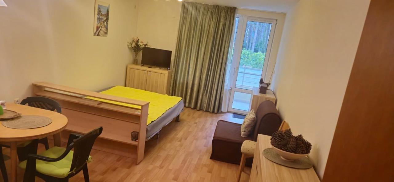 Charming 2-bed Apartment With Ac, 5 Mins From Beach