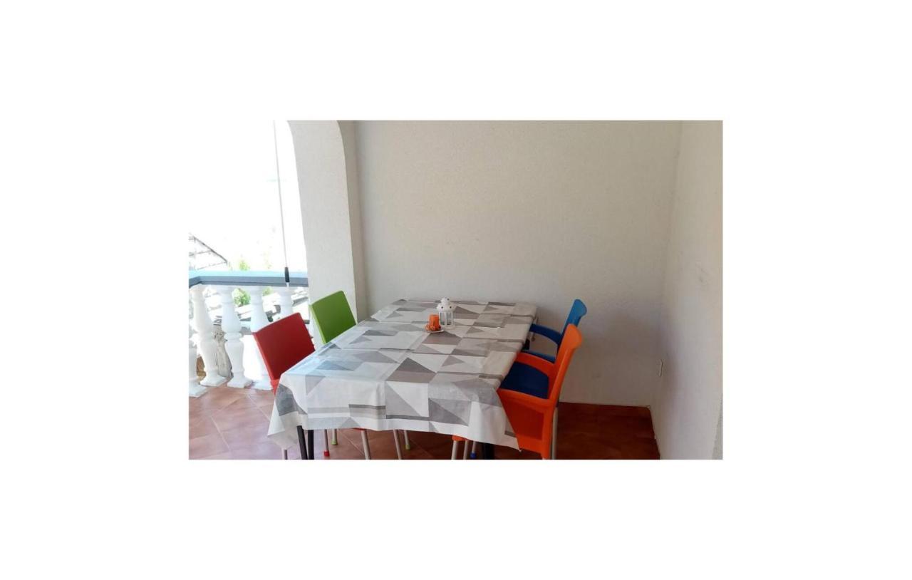 1 Bedroom Nice Apartment In Vir