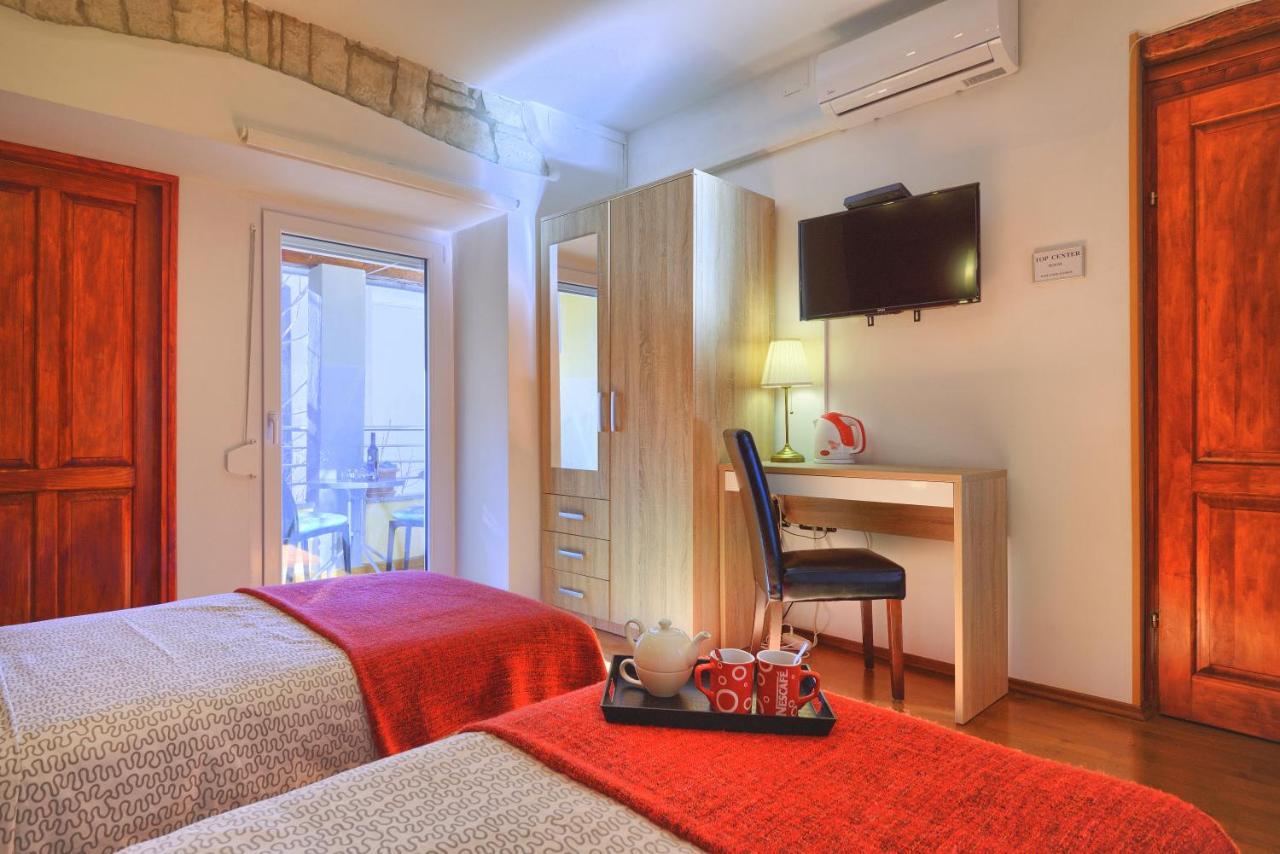 Top Center Room & Apartment