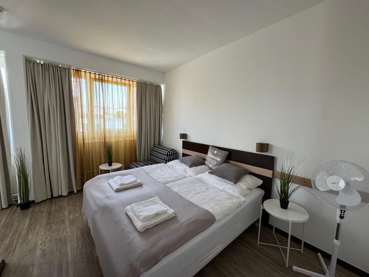 Leon Studio Apartment In Vienna,three Sleeping Places