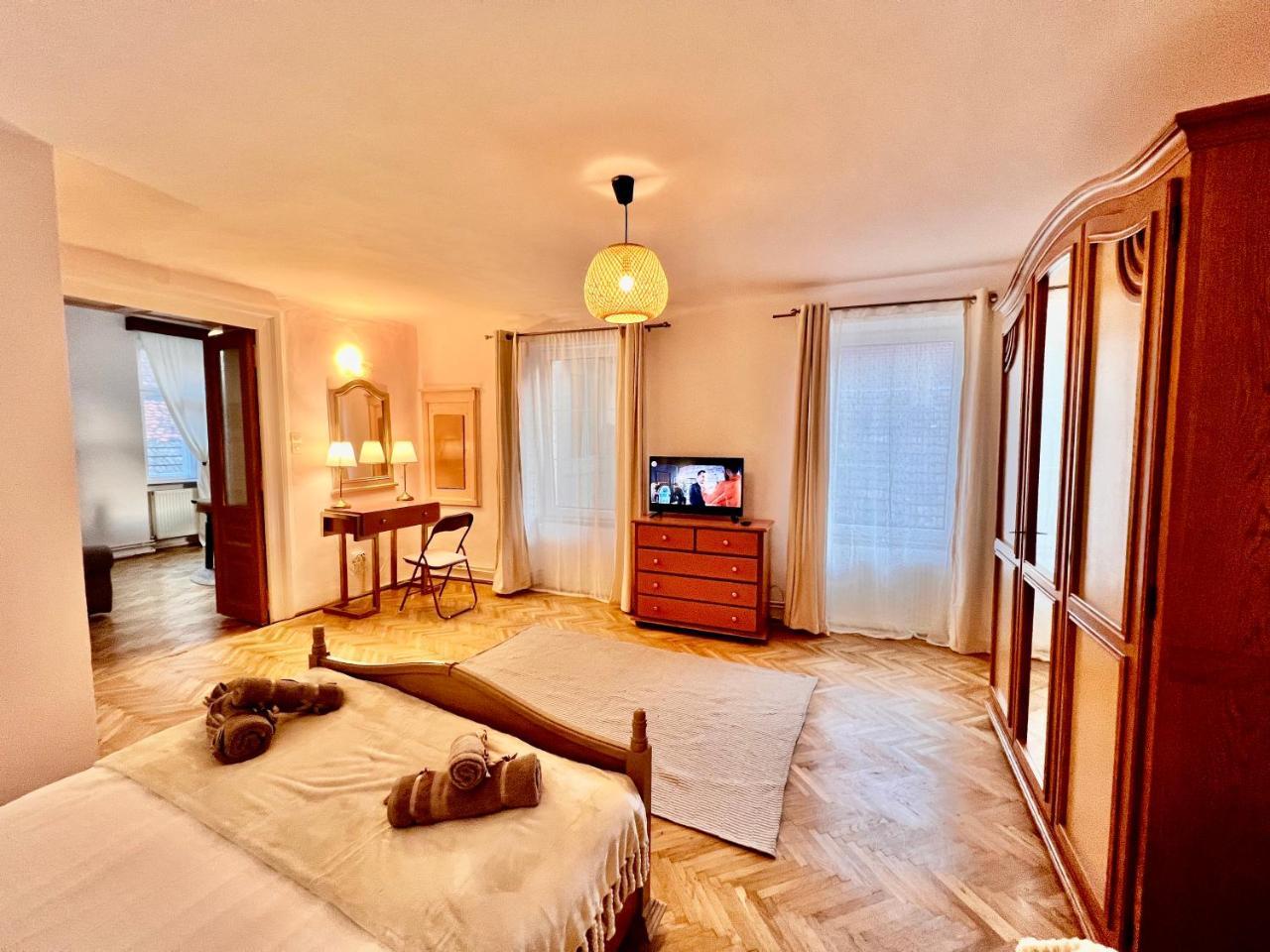 Simon Old Town City Center Apartments